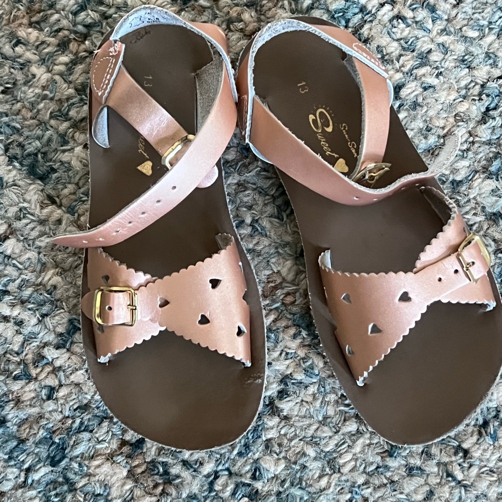 Saltwater Sandals Girls size 13 a Rose Gold with Hearts, VGUC